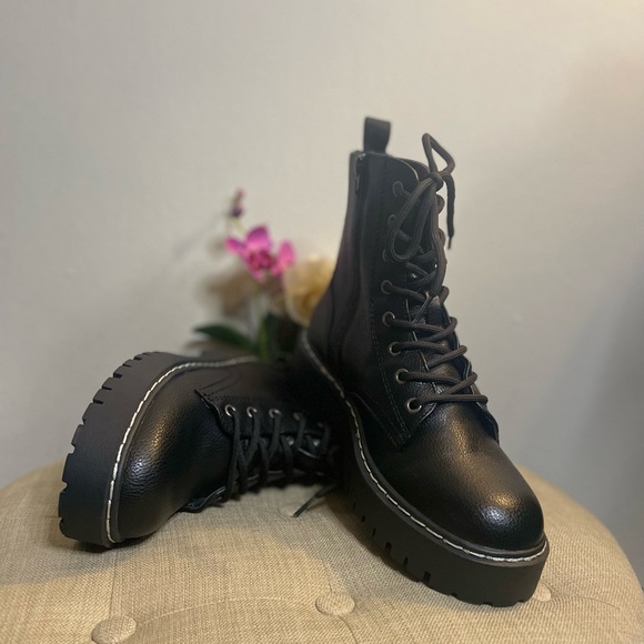 Sincerely Jules “Harley” Combat Boots - Sizes: 8 & 8 1/2 - Picture 8 of 10